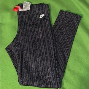 Woman’s Nike leggings